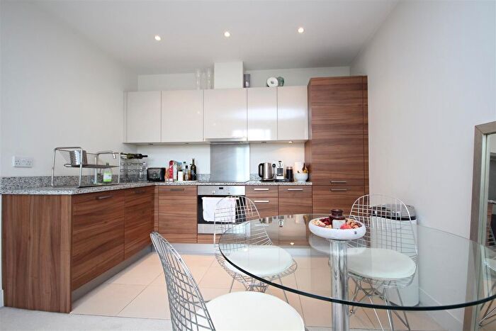 1 Bedroom Flat To Rent In Bromyard House, Bromyard Avenue, W3