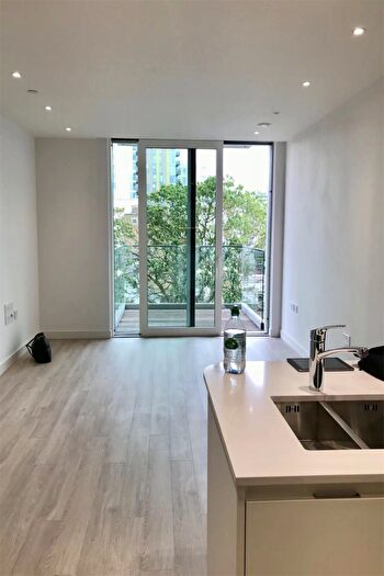 2 Bedroom Apartment To Rent In Kingly Building, Woodberry Down, N4