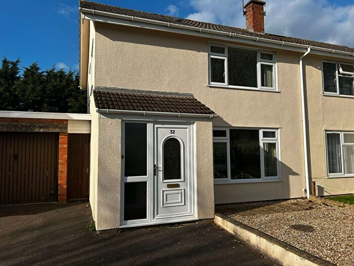 3 Bedroom Property To Rent In Deane Drive, Taunton, TA1