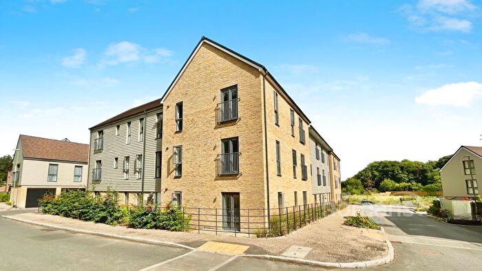 2 Bedroom Flat For Sale In West Siding, Basingstoke, Hampshire, RG24
