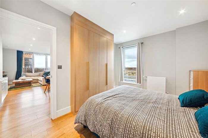 2 Bedroom Flat For Sale In Norah House, Summerstown, London, SW17