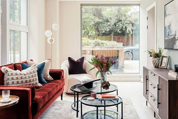 1 Bedroom Flat For Sale In Marlborough House, Chiswick, London, W4