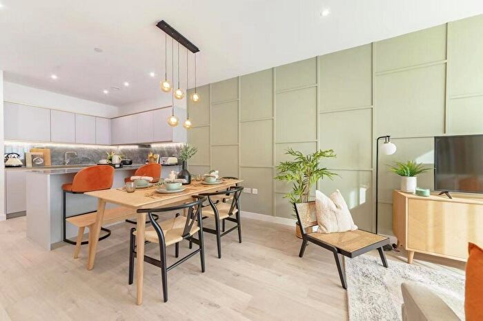 4 Bedroom Town House To Rent In Springpark Drive, Woodberry Down, London, N4