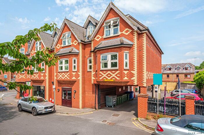 2 Bedroom Flat To Rent In Church Road, Guildford, GU1