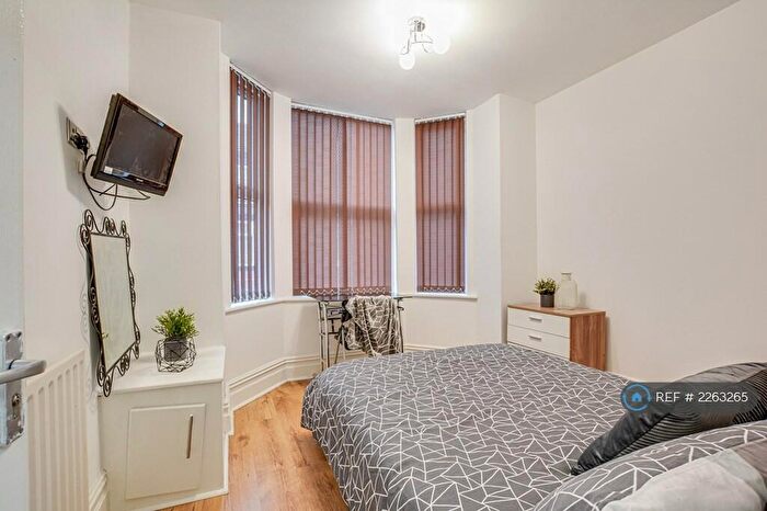 6 Bedroom Semi-Detached House To Rent In Cawdor Road, Manchester, M14