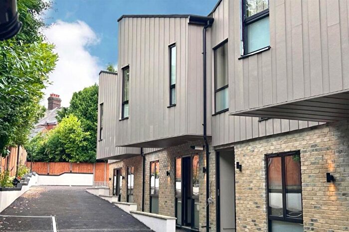 1 Bedroom Flat To Rent In Upper Hale Road, Farnham, GU9