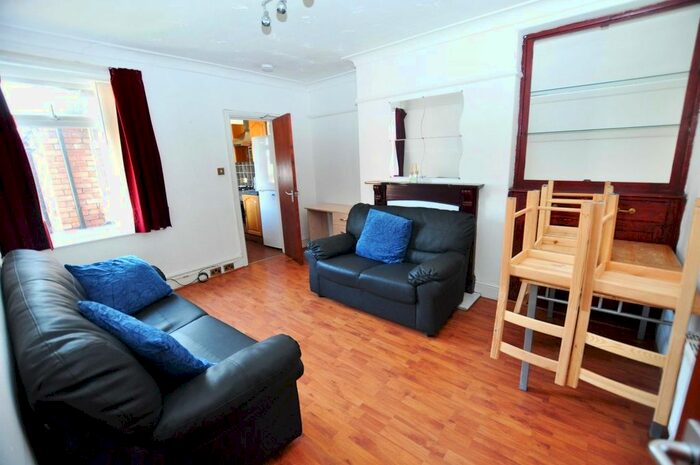 5 Bedroom Maisonette To Rent In Brandon Grove, Sandyford, Newcastle Upon Tyne, NE2