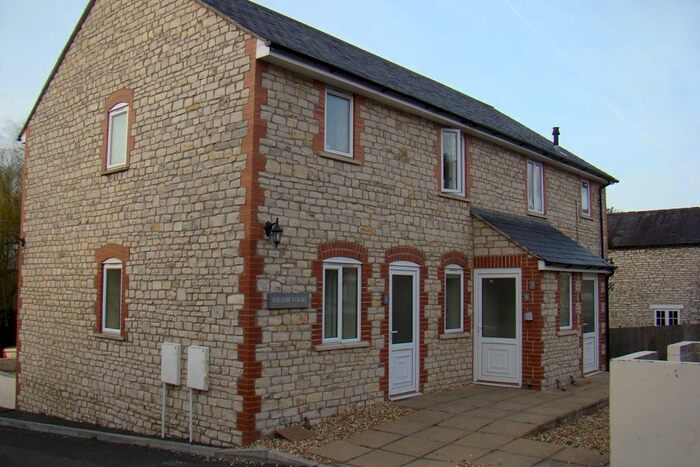2 Bedroom Flat To Rent In Willow Court, Midsomer Norton, Radstock, BA3