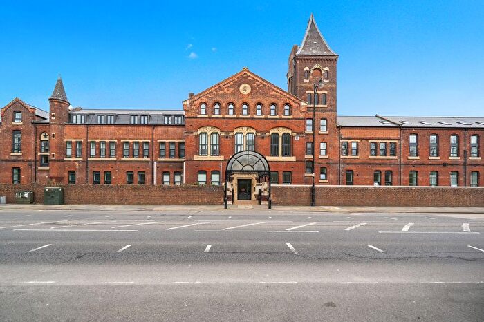 2 Bedroom Flat For Sale In St Bartholomews Place, New Road, Rochester. Kent., ME1