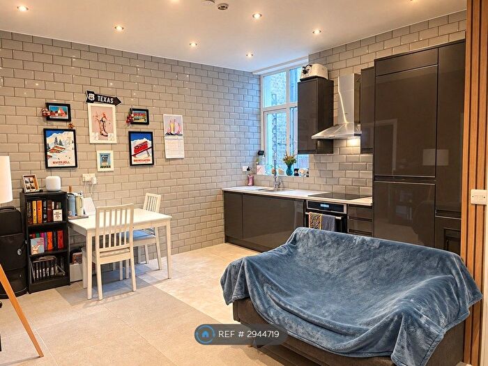 2 Bedroom Flat To Rent In Archway Road, London, N6