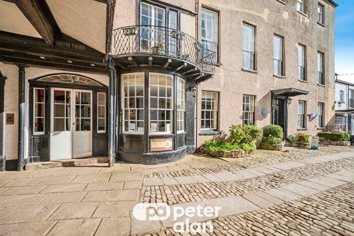 2 Bedroom Flat For Sale In Agincourt Square, Monmouth, NP25