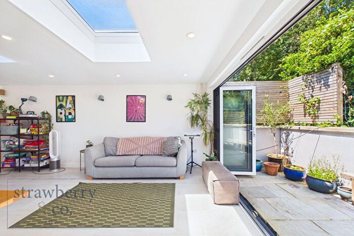 3 Bedroom Terraced House For Sale In Narroways Road, Bristol, BS2