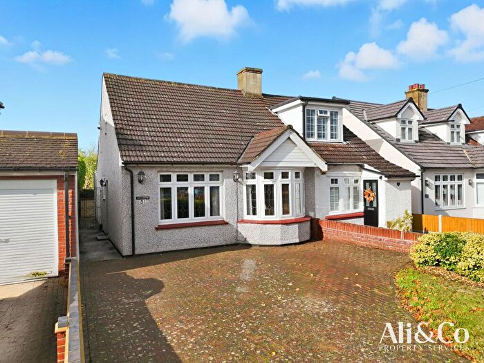 3 Bedroom Bungalow For Sale In Connaught Avenue, Grays, RM16