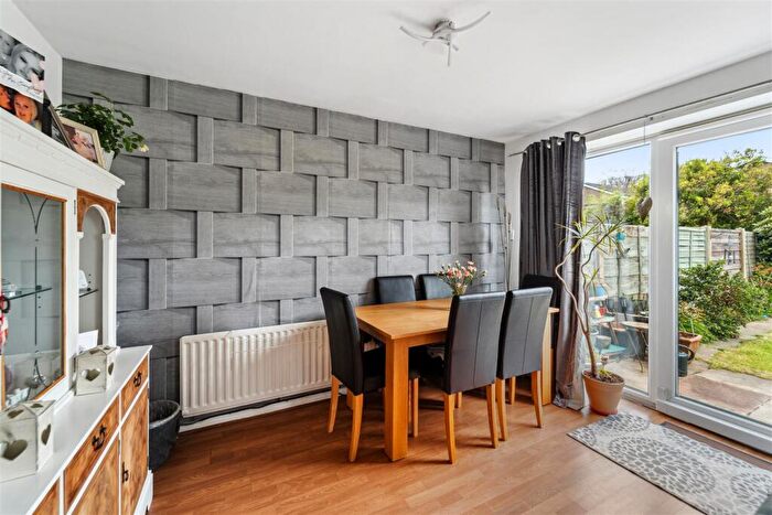 3 Bedroom Terraced House For Sale In Redwood, Sale, M33