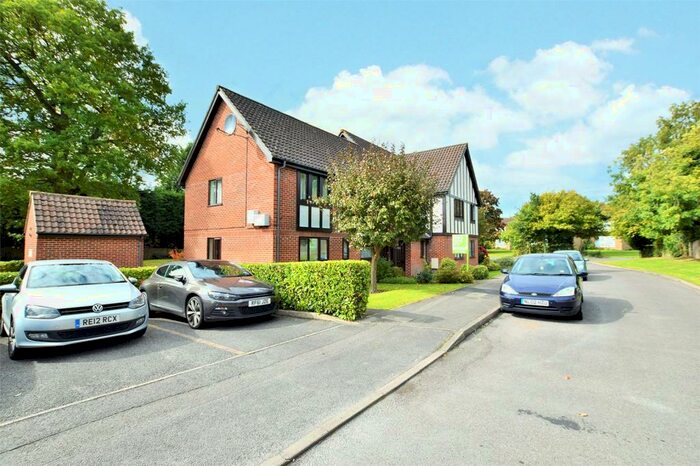2 Bedroom Maisonette To Rent In Wyvern Close, Bracknell, Berkshire, RG12