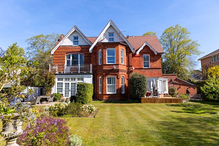 2 Bedroom Flat For Sale In Portarlington Road, Bournemouth, BH4