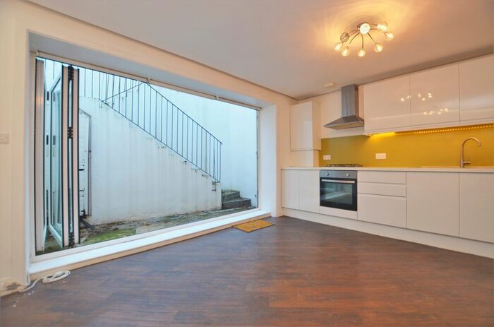 2 Bedroom Flat To Rent In Courthill Road, London, SE13