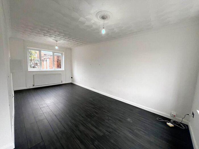 2 Bedroom Terraced House To Rent In Queens Road, Portsmouth, PO2