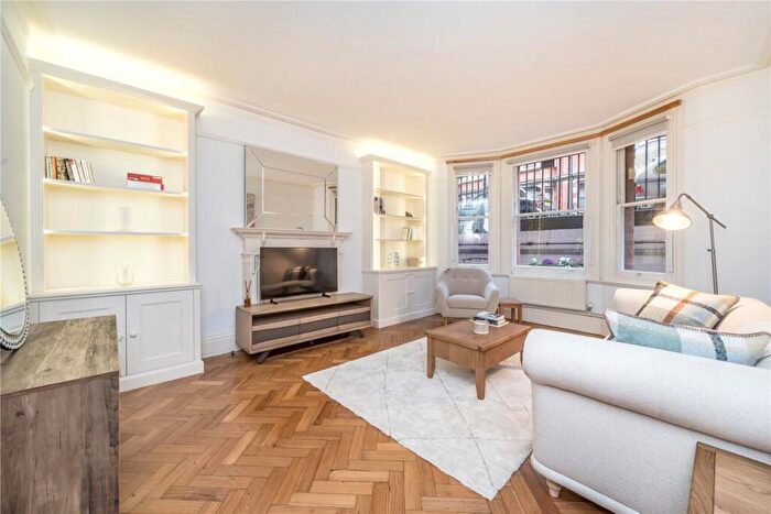 3 Bedroom Flat For Sale In Clarence Gate Gardens, London, NW1