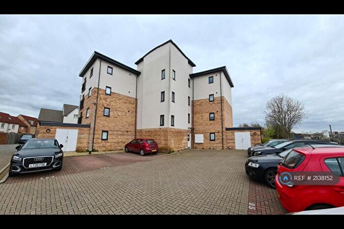 2 Bedroom Flat To Rent In Sovereign Place, Hatfield, AL9