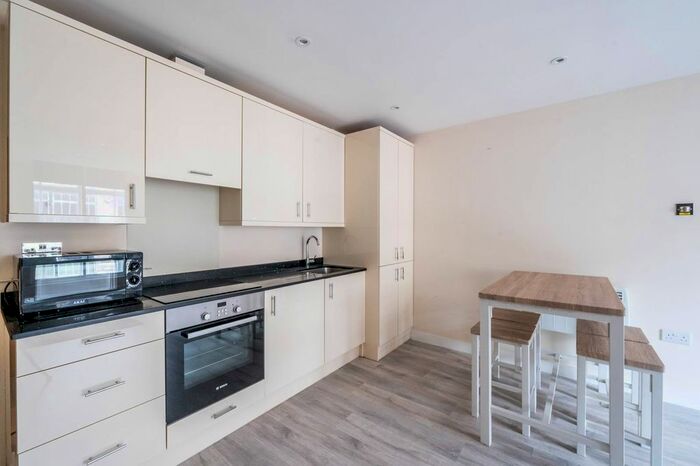 Studio To Rent In Brixton Road, Brixton, London, SW9