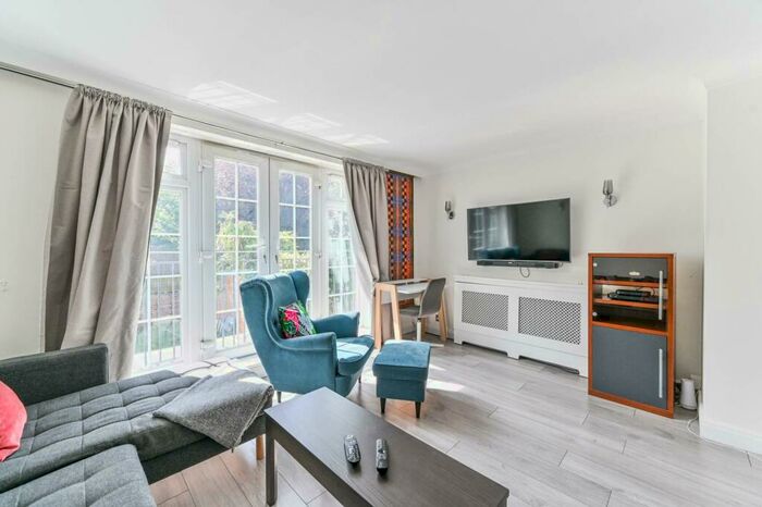 3 Bedroom End Of Terrace House To Rent In Avondale Road, , Bromley, BR1