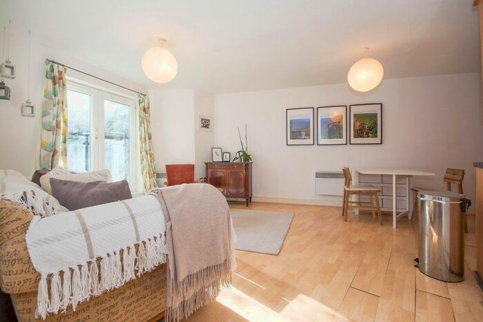 1 Bedroom Flat To Rent In Ferndale Road, London, SW9