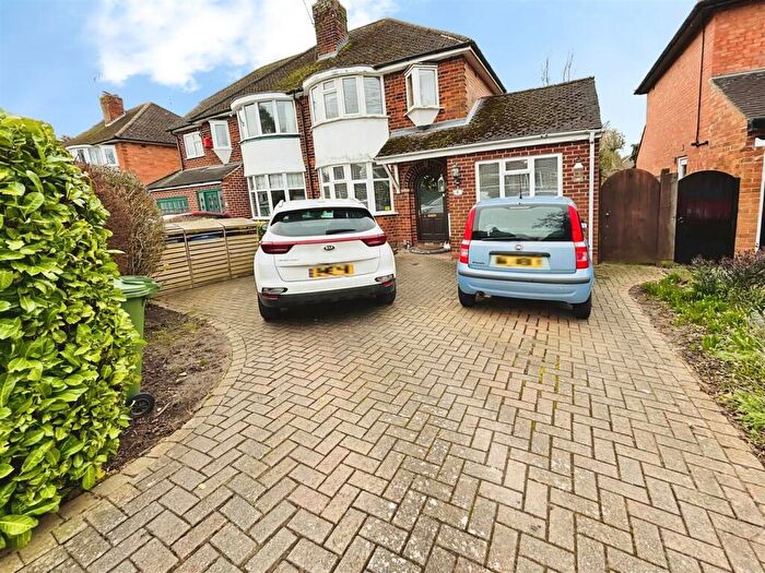 3 Bedroom Semi Detached House For Sale In Burns Road, Leamington Spa, CV32