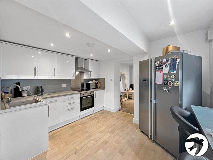 1 Bedroom Maisonette For Sale In Chalkwell Road, Sittingbourne, Kent, ME10