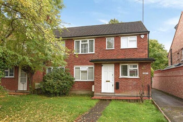 2 Bedroom Maisonette For Sale In Windsor Road, Finchley, N3