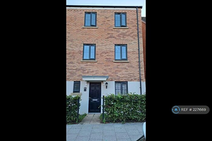 4 Bedroom Semi-Detached House To Rent In The Avenue, Corby, NN17