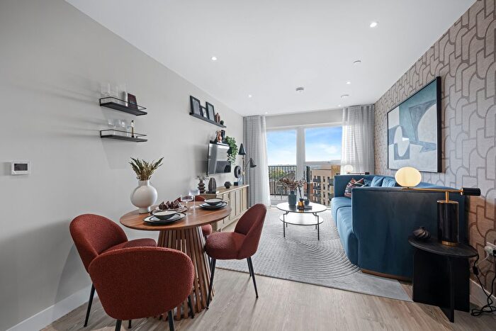 1 Bedroom Flat For Sale In Unit Kew Bridge Rise, Brentford, TW8