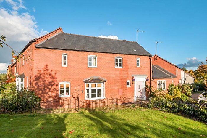 3 Bedroom End Of Terrace House For Sale In Banbury, Oxfordshire, OX16