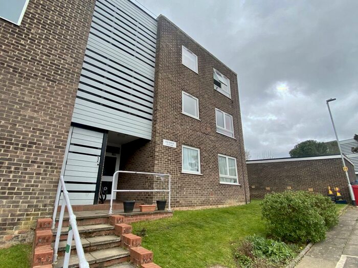 3 Bedroom Apartment To Rent In Hale Close, Ipswich, IP2