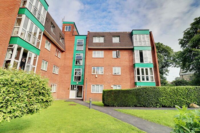 3 Bedroom Apartment For Sale In Oxford Place, Rusholme, M14