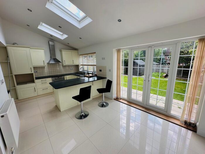4 Bedroom Semi-Detached House To Rent In Vicarage Lane, Great Baddow, Chelmsford, CM2