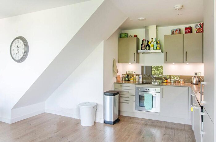 3 Bedroom Maisonette To Rent In Rotherhithe New Road, Bermondsey, London, SE16