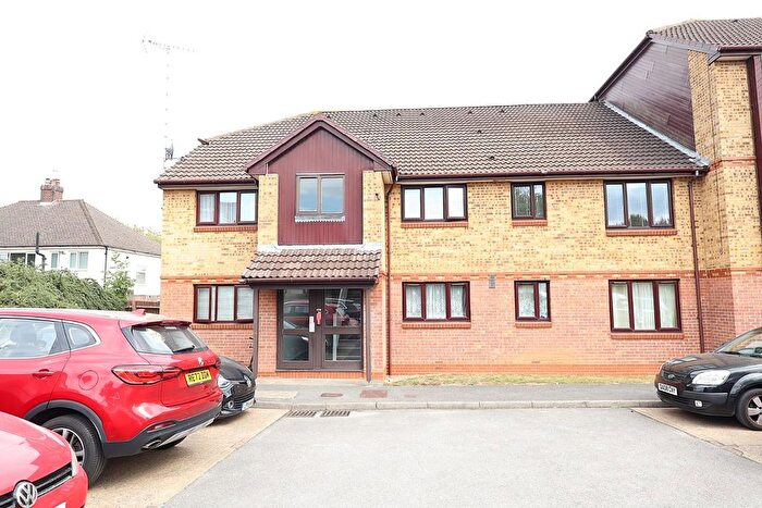 1 Bedroom Flat To Rent In Hunters Gate, Leavesden, WD25