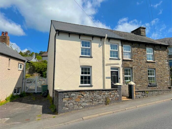 2 Bedroom Property For Sale In Cleveland, Pwllhobi, Llanbadarn Fawr, SY23