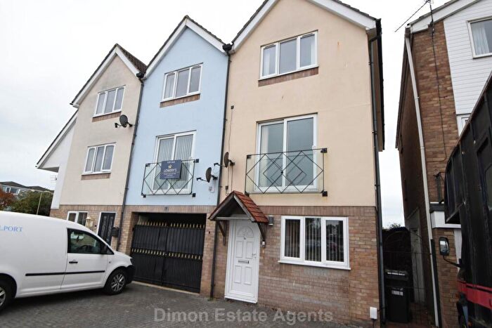3 Bedroom End Of Terrace House For Sale In Gale Moor Avenue, Gomer, PO12