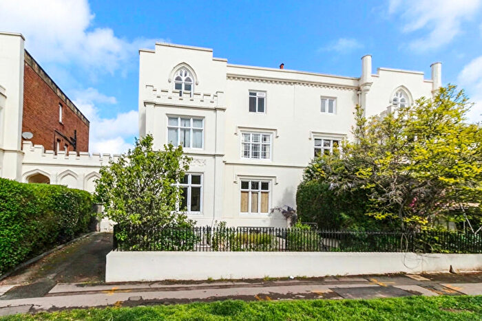 2 Bedroom Apartment For Sale In Warwick Place, Leamington Spa, CV32