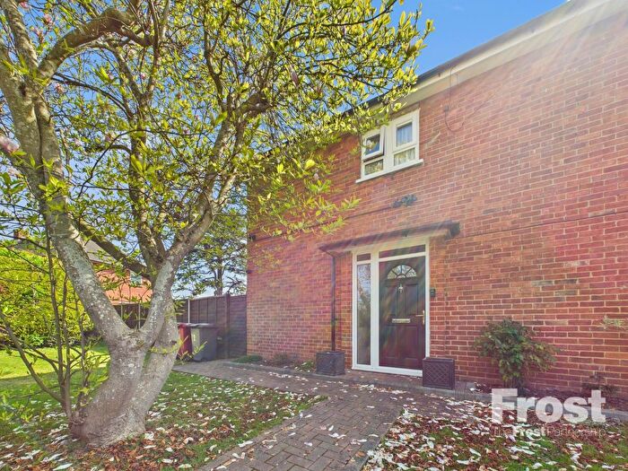 2 Bedroom End Of Terrace House To Rent In Stanley Green East, Slough, Berkshire, SL3