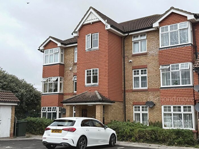 2 Bedroom Flat To Rent In Avondale Gardens, Hounslow, TW4