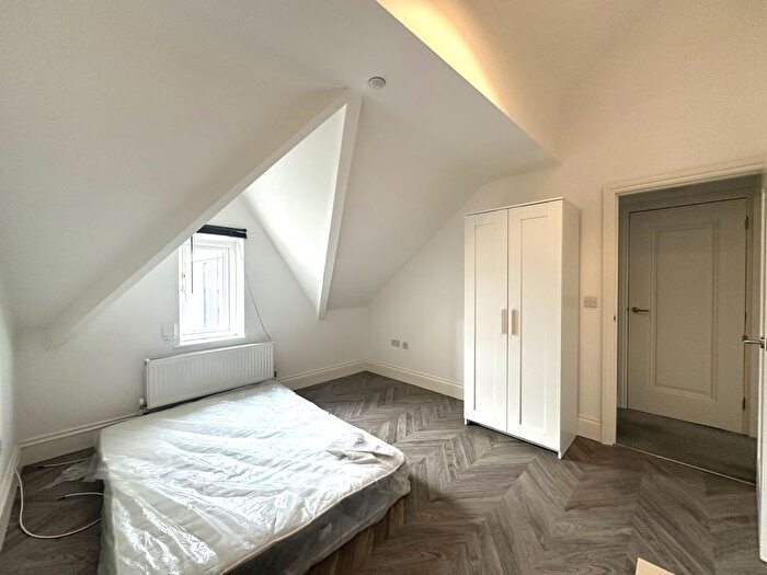 2 Bedroom Flat To Rent In Connaught Road, Cardiff, CF24