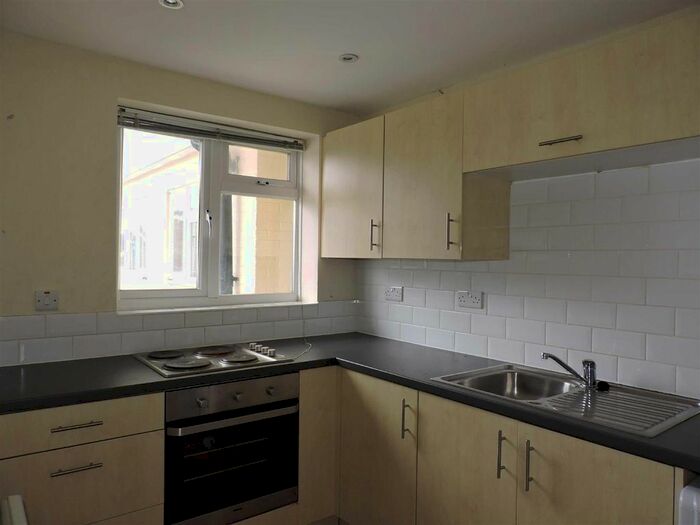 2 Bedroom Flat To Rent In Vanners Parade, High Road, Byfleet, West Byfleet, KT14