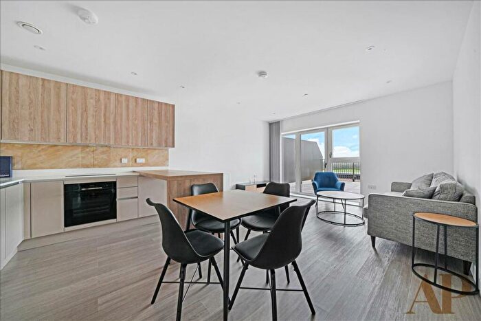 2 Bedroom Penthouse To Rent In Flagstaff Road, Bankside Gardens, Green Park, Reading, RG2