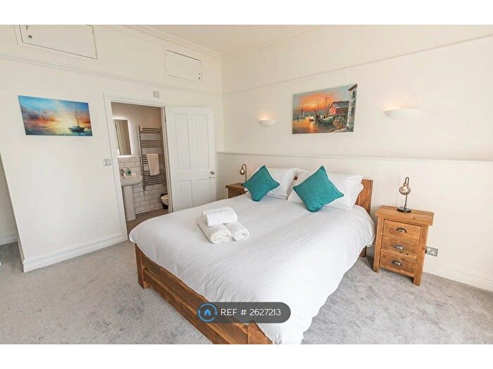 3 Bedroom Flat To Rent In Pier View, Totland Bay, PO39