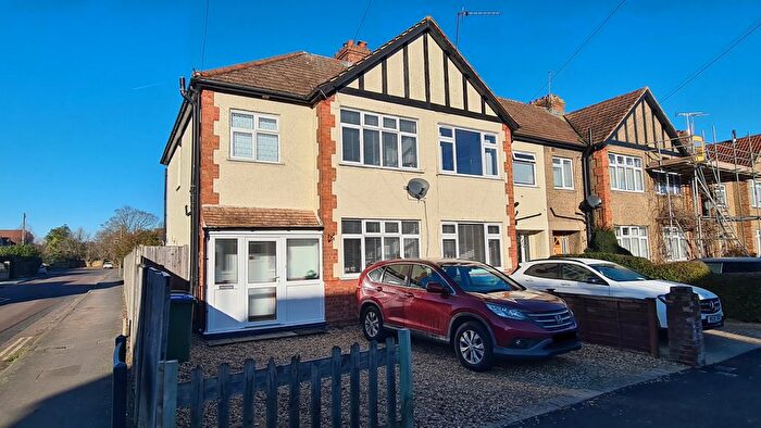 Semi-Detached House To Rent In Kings Road, Walton-On-Thames, KT12