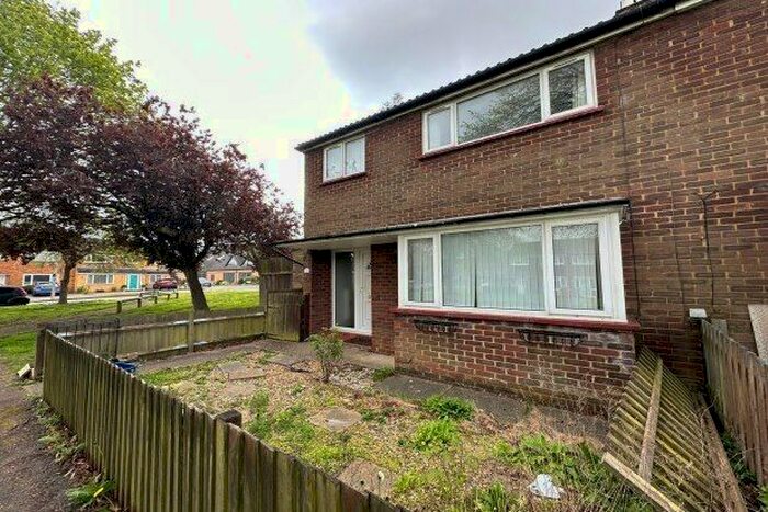 3 Bedroom Property To Rent In Essex Close, Milton Keynes, MK3