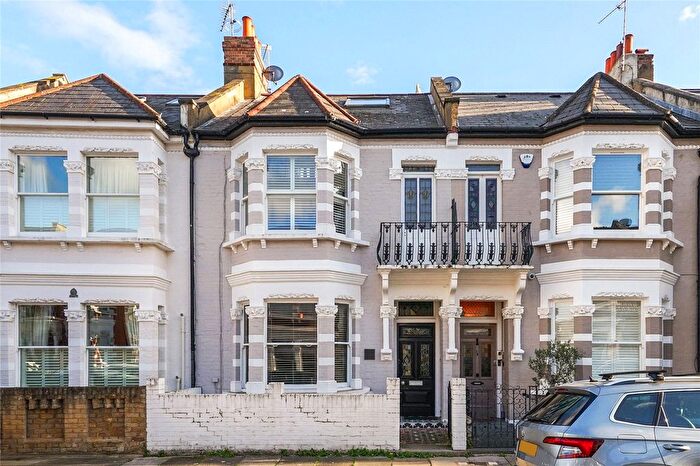 2 Bedroom Flat For Sale In Burnfoot Avenue, Hammersmith And Fulham, London, SW6